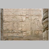 Karnak, Khonsu Temple, Ramesses II being crowned and receiving jubilees from Amun-Re accompanied by Mut-Weret-Hekau (behind the king)., photo kairoinfo4u, flickr.jpg